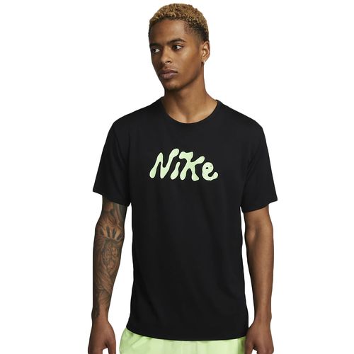CAMISETA NIKE DRI-FIT UV MILER STUDIO '72 MASCULINA